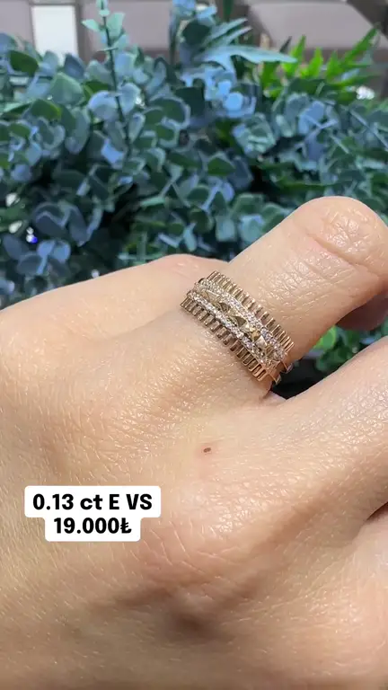 0.13 ct Tasarım Pırlanta Yüzük videosundan kare