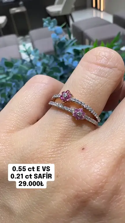 0.21 ct Safir ve 0.55 ct Pırlanta Yüzük videosundan kare