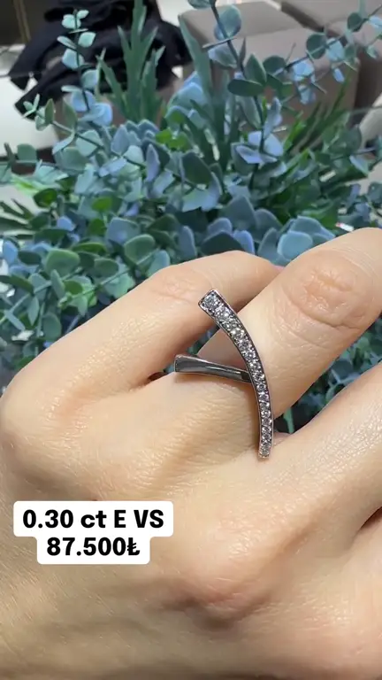 0.30 ct Tasarım Pırlanta Yüzük videosundan kare
