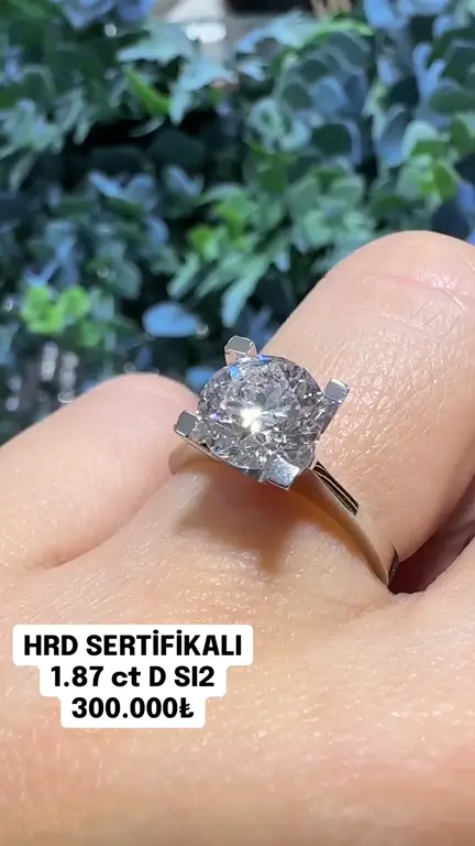 1.87 ct Tektaş Pırlanta Yüzük videosundan kare