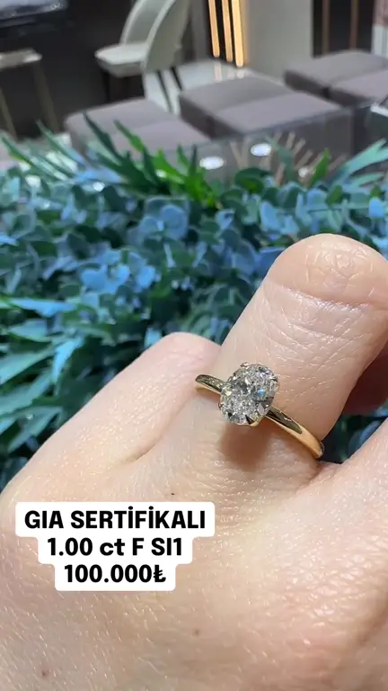 1.00 ct Oval Pırlanta Yüzük videosundan kare