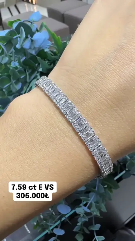 7.59 ct Baget Pırlanta Bileklik videosundan kare
