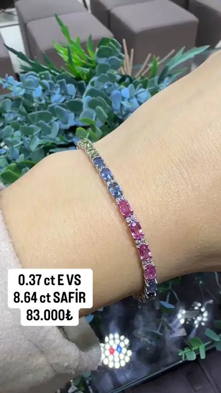 8.64 ct Safir ve 0.37 ct Pırlanta Bileklik videosundan kare