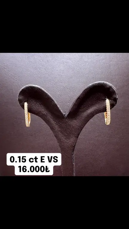 0.15 ct Pırlanta Küpe videosundan kare