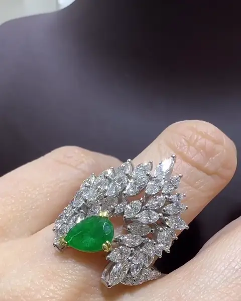 1.36 ct Zümrüt ve 2.49 ct Pırlanta Yüzük