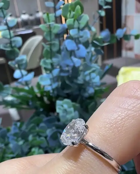 1.40 ct Tektaş Pırlanta Yüzük