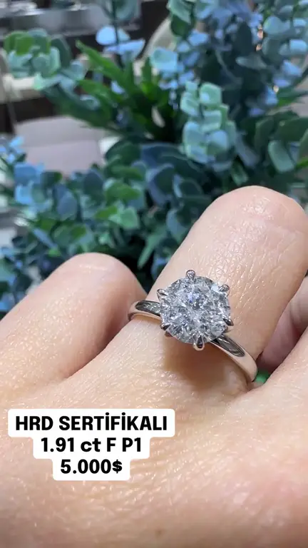 1.91 ct Tektaş Pırlanta Yüzük videosundan kare
