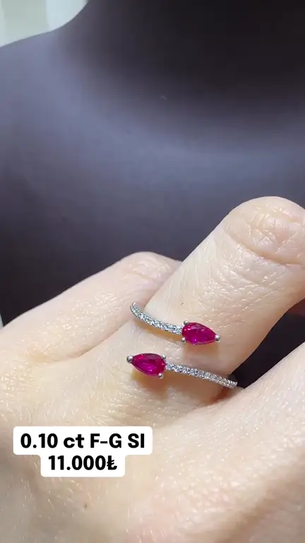 0.10 ct Pırlanta Yüzük videosundan kare