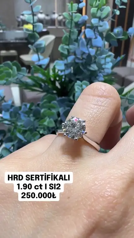 1.90 ct Tektaş Pırlanta Yüzük videosundan kare