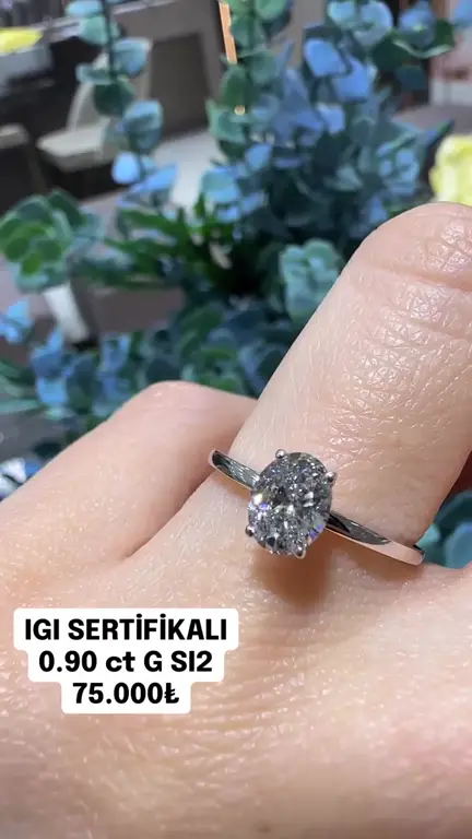 0.90 ct Tektaş Pırlanta Yüzük videosundan kare
