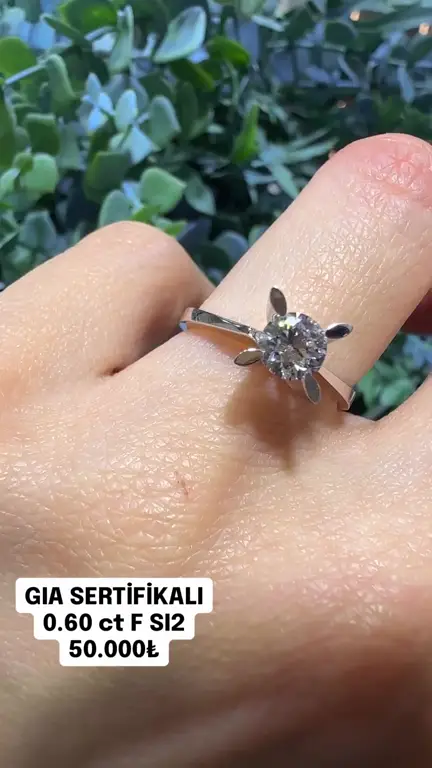 0.60 ct Tektaş Pırlanta Yüzük videosundan kare