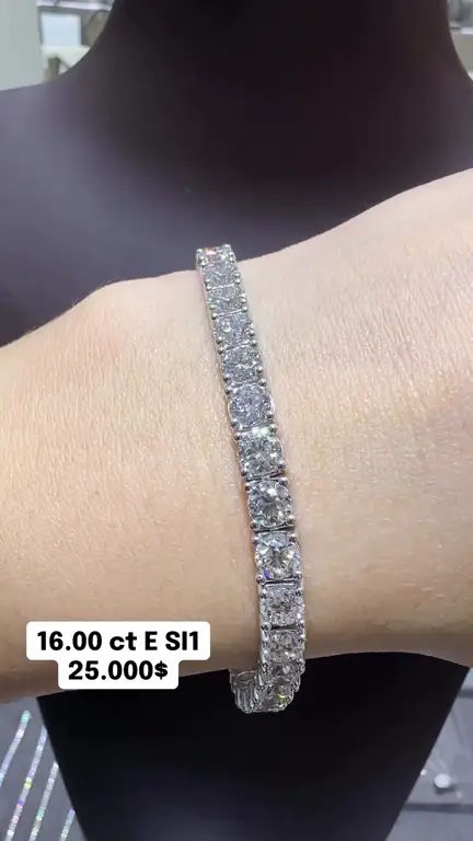 16.00 ct Suyolu Pırlanta Bileklik videosundan kare