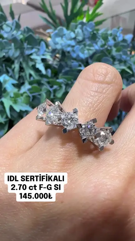 2.70 ct Beştaş Pırlanta Yüzük videosundan kare