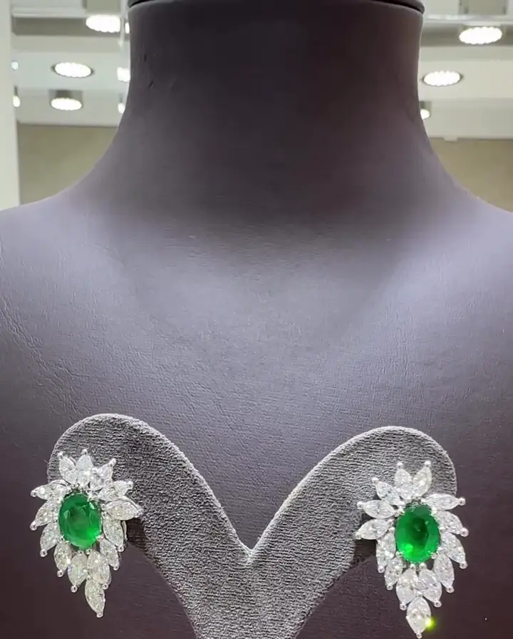 2.07 ct Zümrüt ve 3.60 ct Pırlanta Küpe, görsel 3
