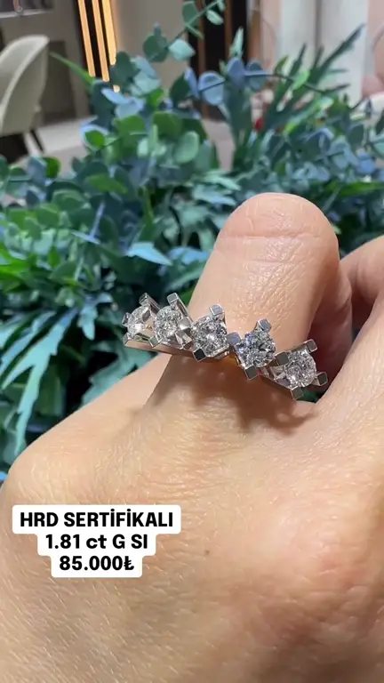 1.81 ct Beştaş Pırlanta Yüzük videosundan kare